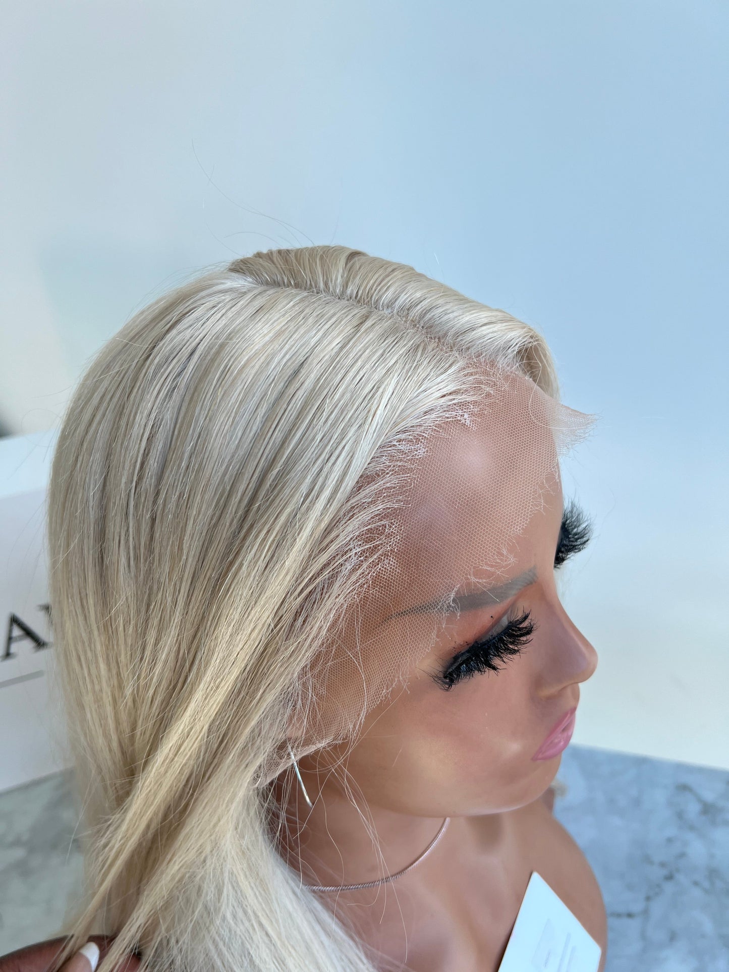 Chloe - Platinum blonde - 24” Inch ￼ ￼