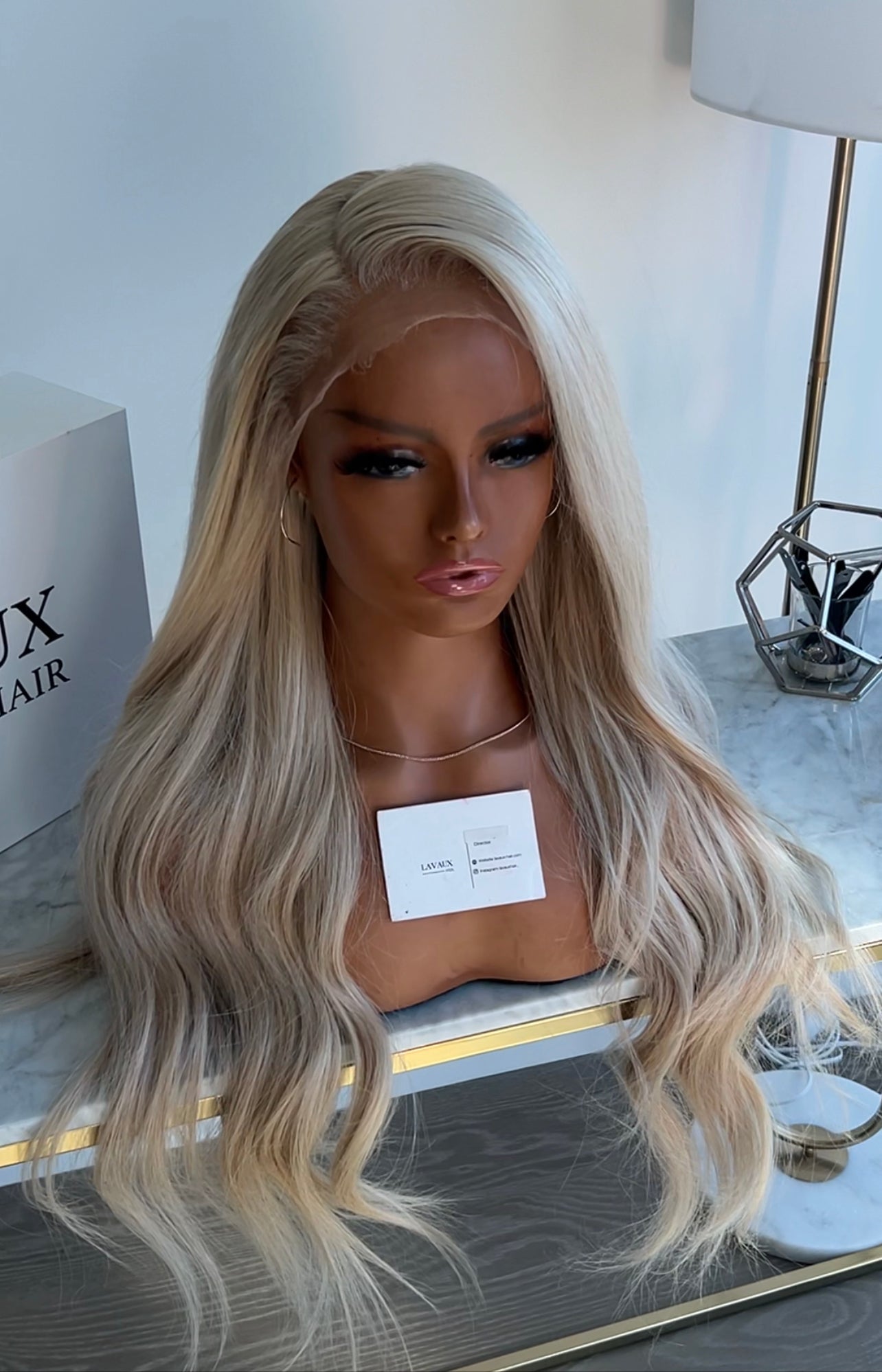 Chloe - Platinum blonde - 24” Inch ￼ ￼